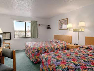 Super 8 By Wyndham Glendive Hotel Ngoại thất bức ảnh