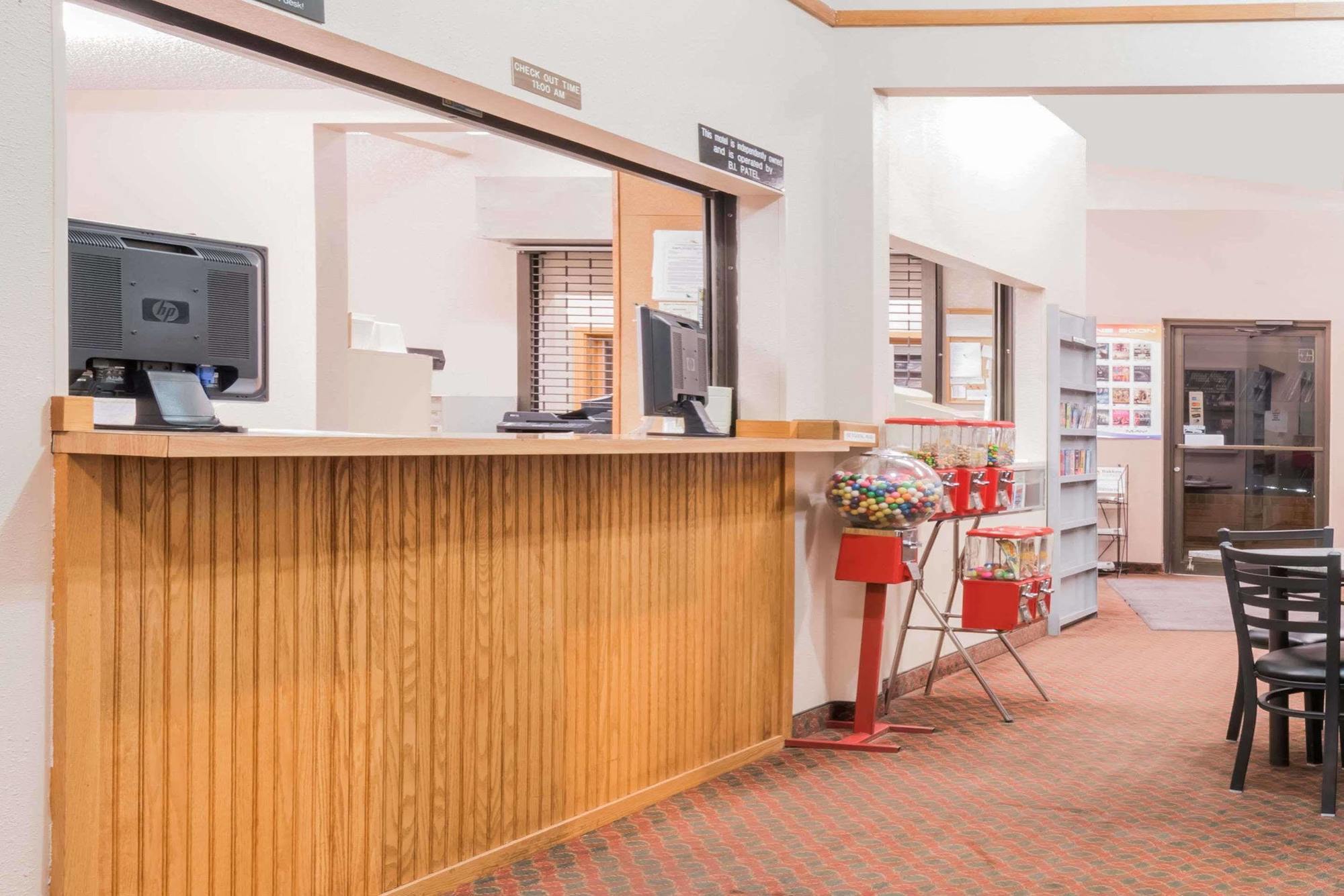 Super 8 By Wyndham Glendive Hotel Ngoại thất bức ảnh