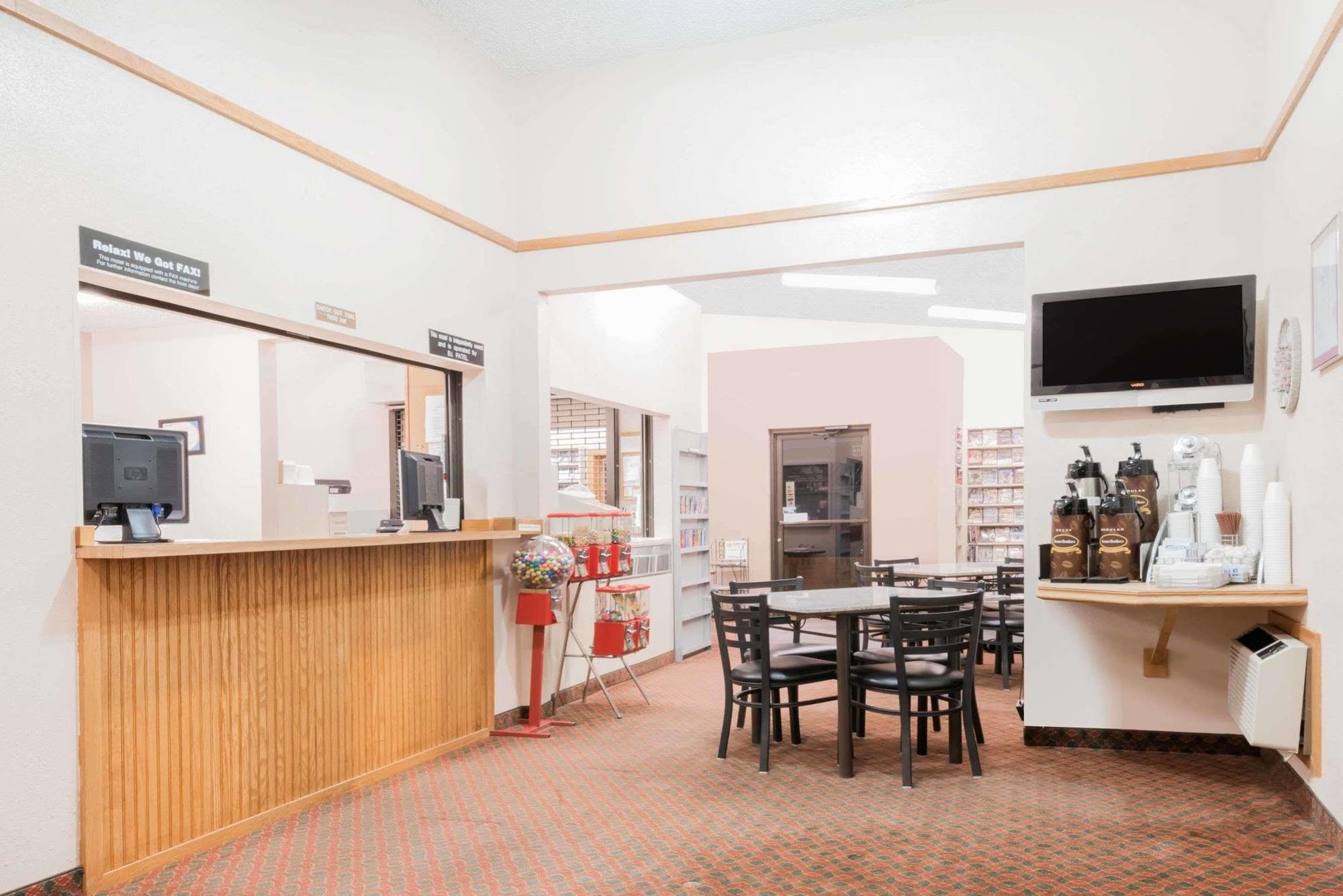 Super 8 By Wyndham Glendive Hotel Ngoại thất bức ảnh